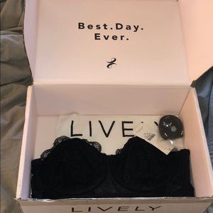 Lively Lace Strapless Bra, black size 34A